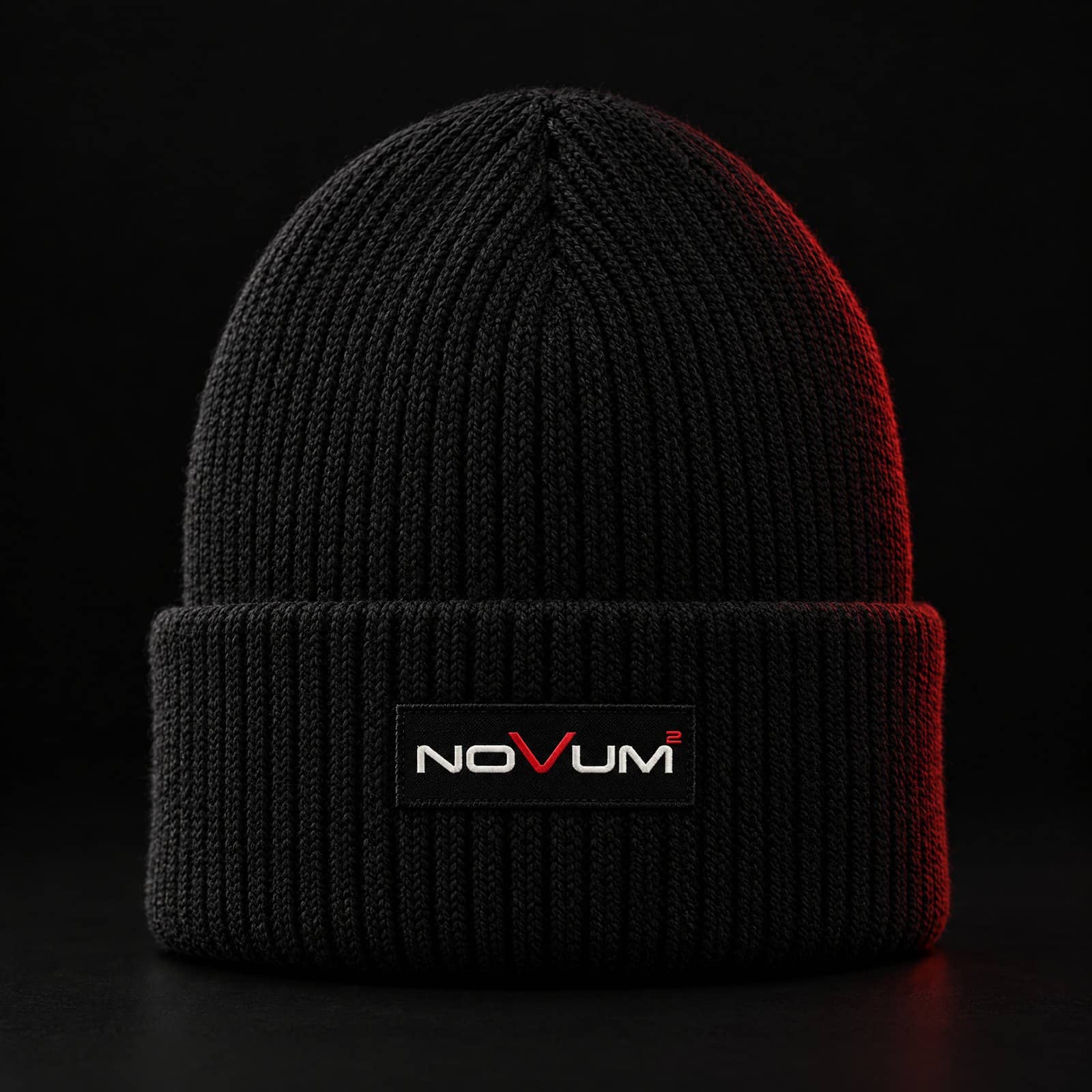 Schwarze NOVUM Strickhaube mit Logo-Patch