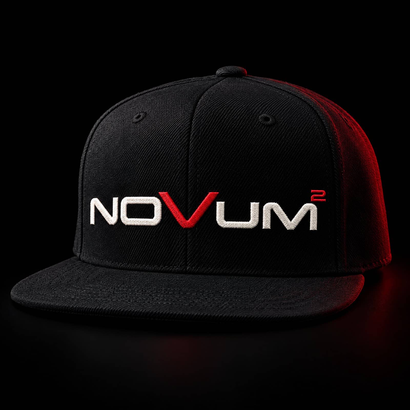 Schwarze NOVUM Snapback Cap mit gesticktem Logo